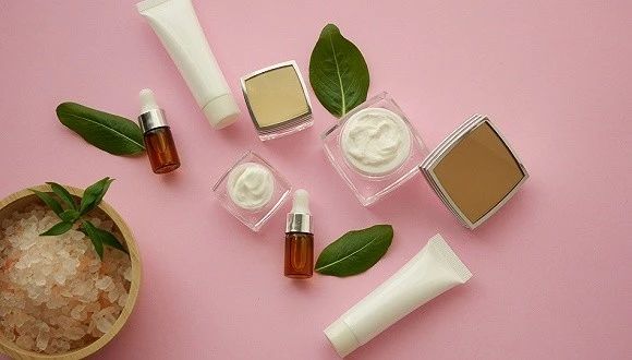 加工生產(chǎn)護(hù)膚品使用香精，對(duì)皮膚有沒(méi)有傷害！